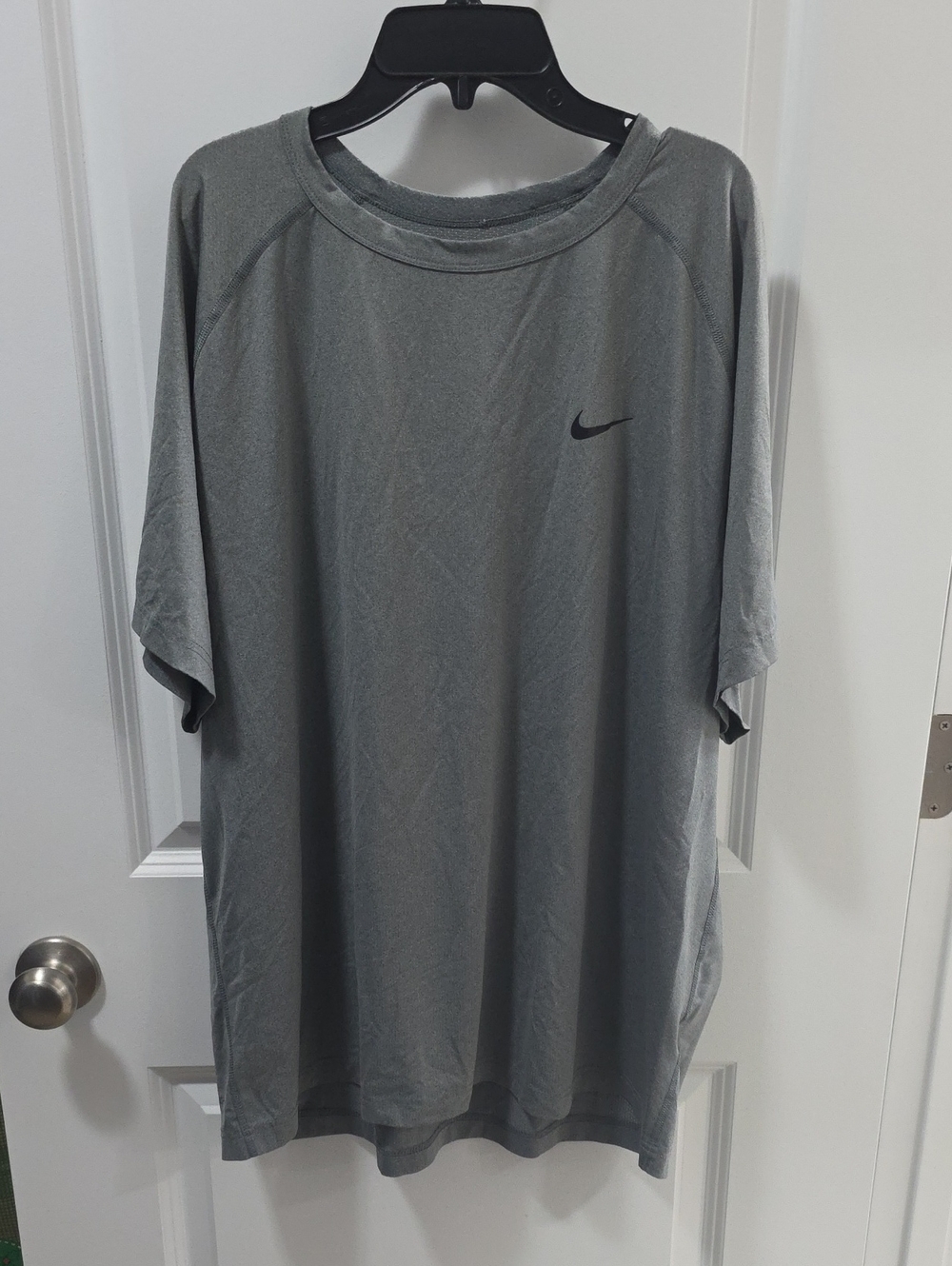 Nike Men's Gray Short-Sleeve Athletic Tee